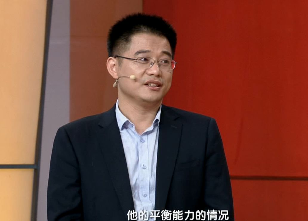 髖關節坐姿_髖關節訓練椅的用途_髖關節訓練椅