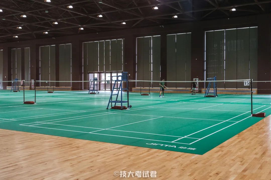 體操有氧運動_氧體操視頻_行進間有氧健身體操