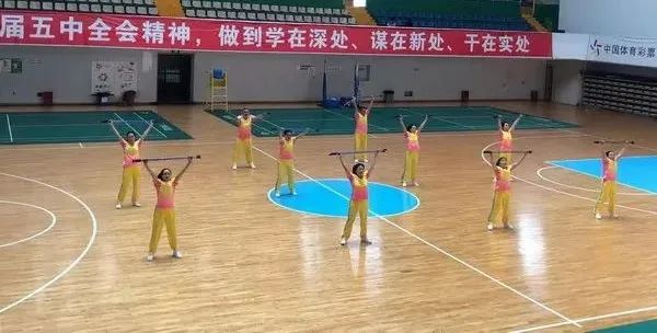 二十四節中老年健身體操_體操健身老年節中班教案_中老年體操舞