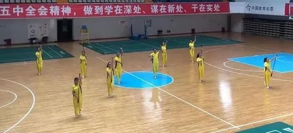 中老年體操舞_體操健身老年節中班教案_二十四節中老年健身體操