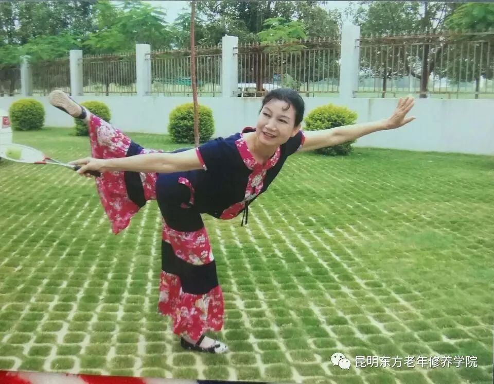 體操健身老年節中班教案_二十四節中老年健身體操_中老年建身體操