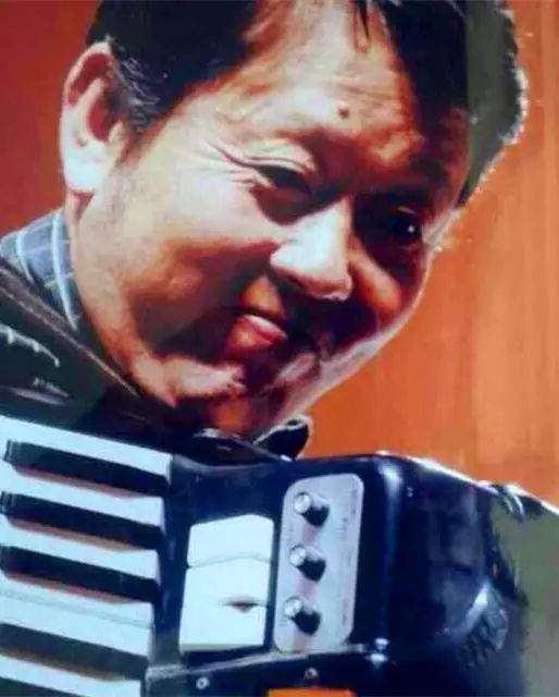 中老年建身體操_體操健身老年節中班教案_二十四節中老年健身體操