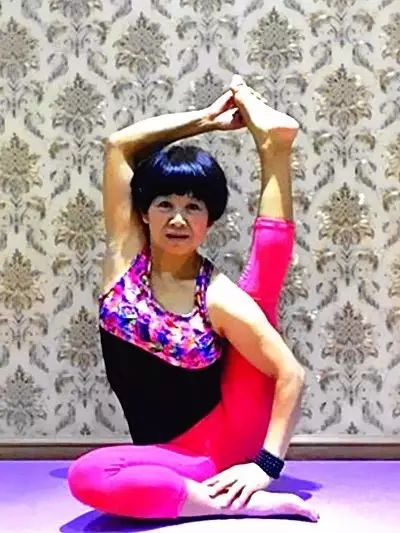體操健身老年節中班教案_二十四節中老年健身體操_中老年建身體操